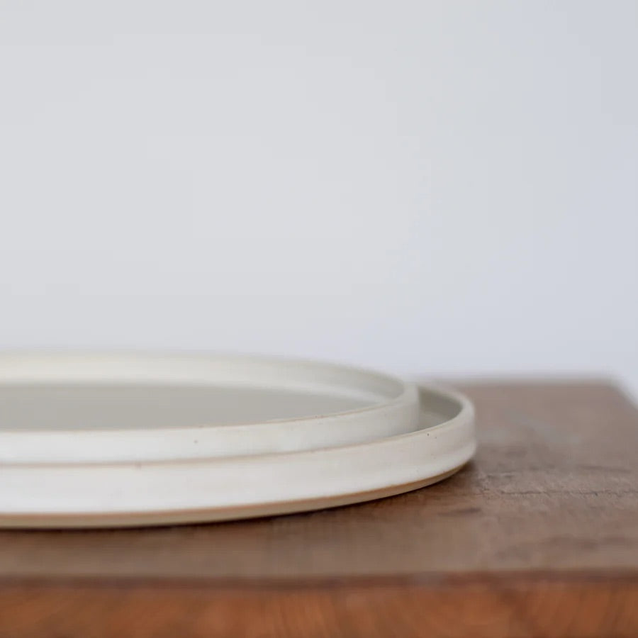 Medium Plate - Plain - Måne Ceramics Studio