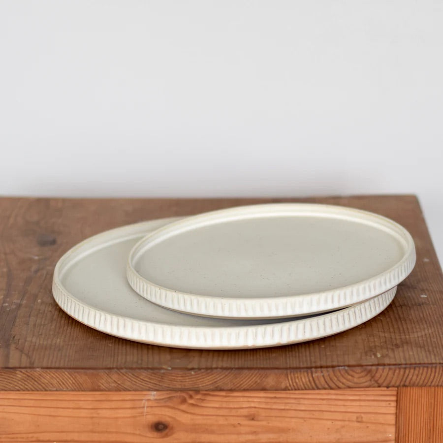 Medium Plate - Spots - Måne Ceramics Studio