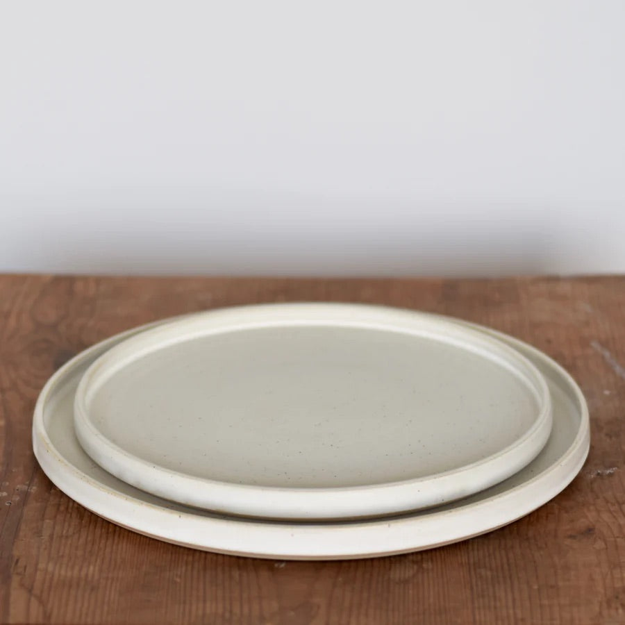 Medium Plate - Plain - Måne Ceramics Studio