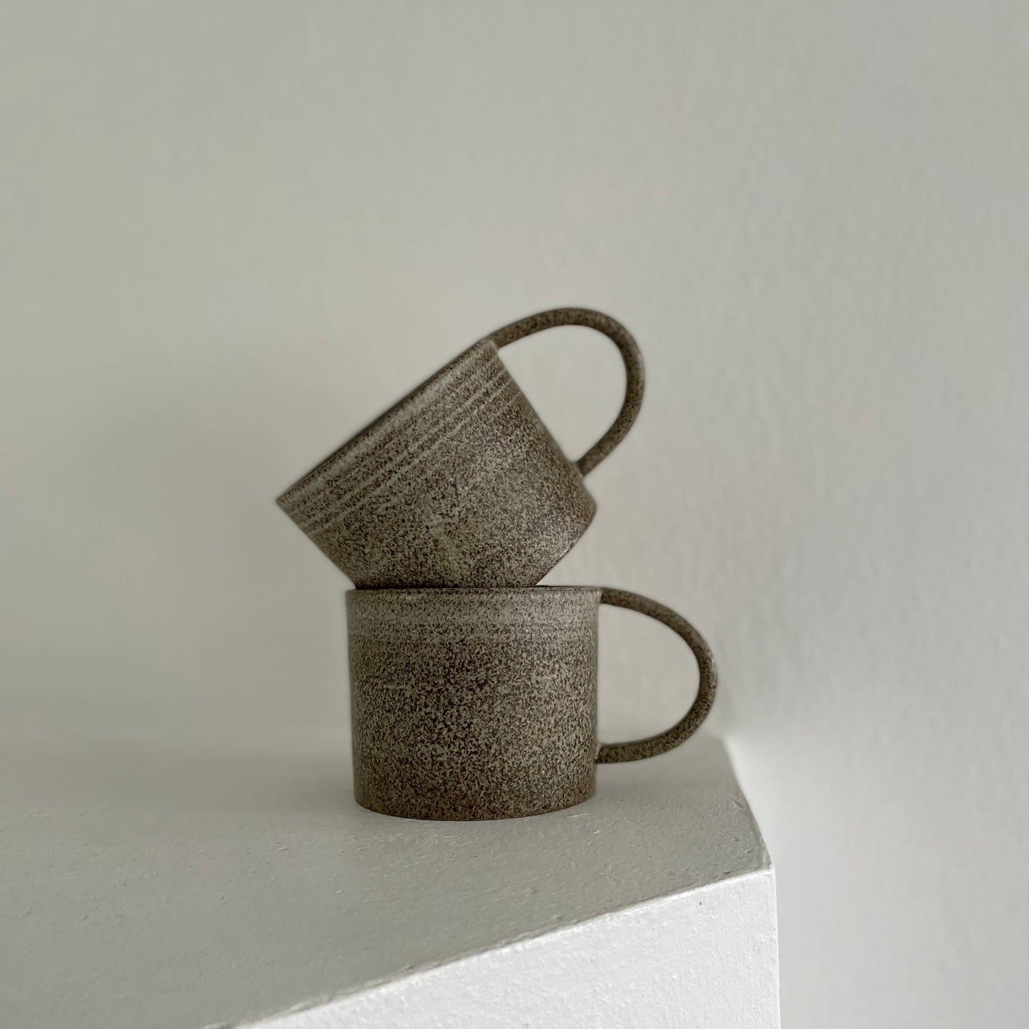 Grey mug with a large handle - Viki Weiland