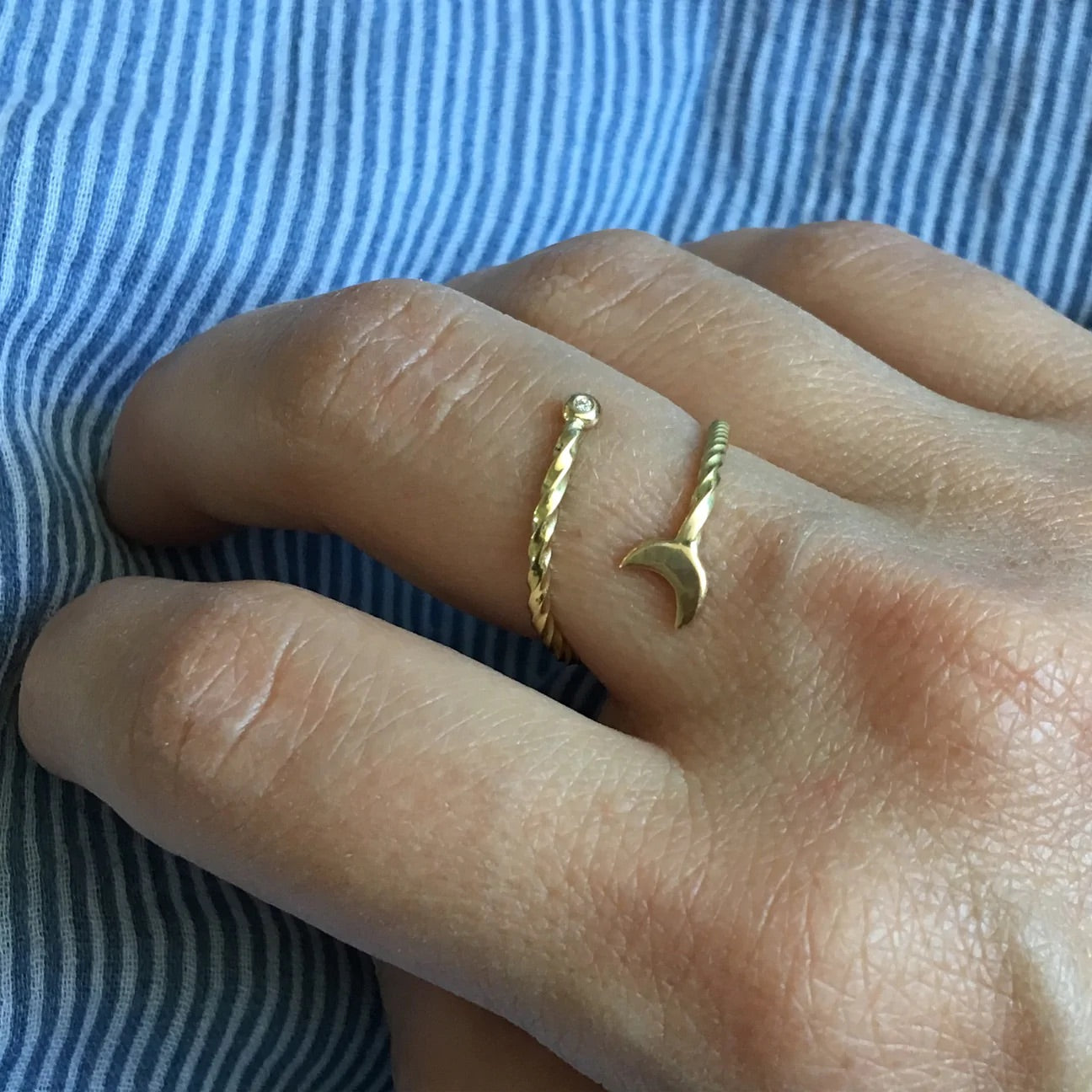 Stella Luna Ring, Guld med lille diamant - Lemon Honey Jewellery