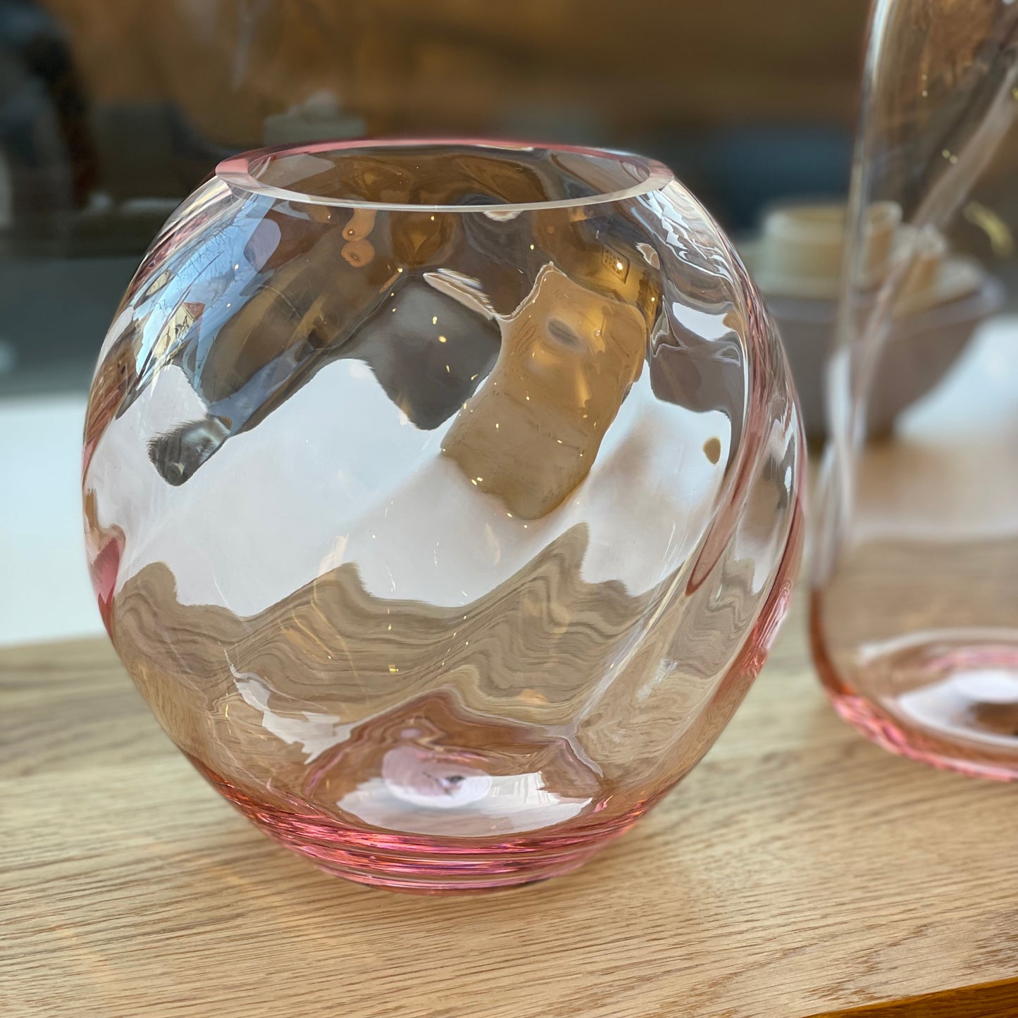 Swirl Globe Vase 18 cm, Rosa - Anna Von Lipa