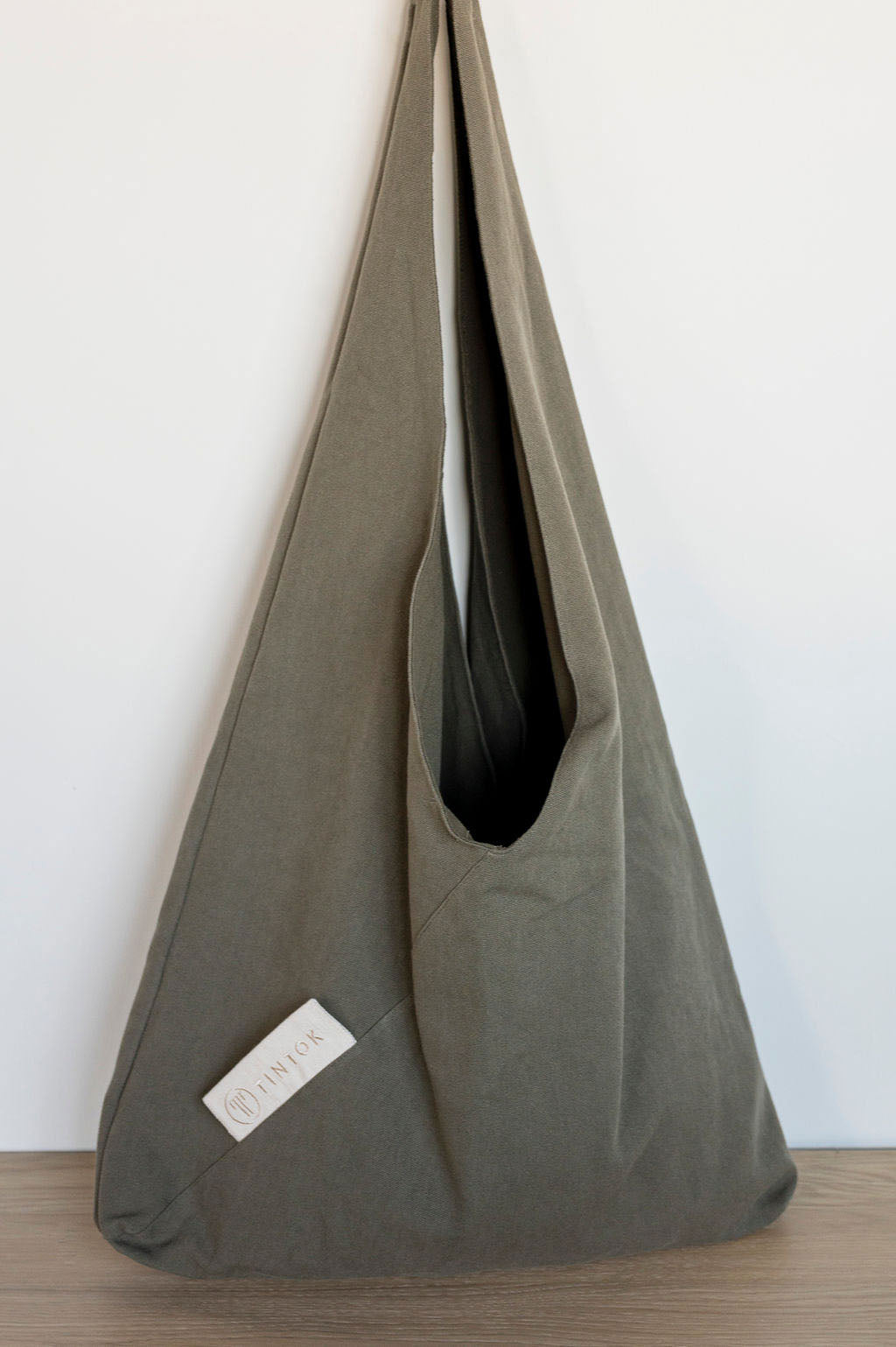 Tira oversized triangle canvas taske, Khaki – Tintok