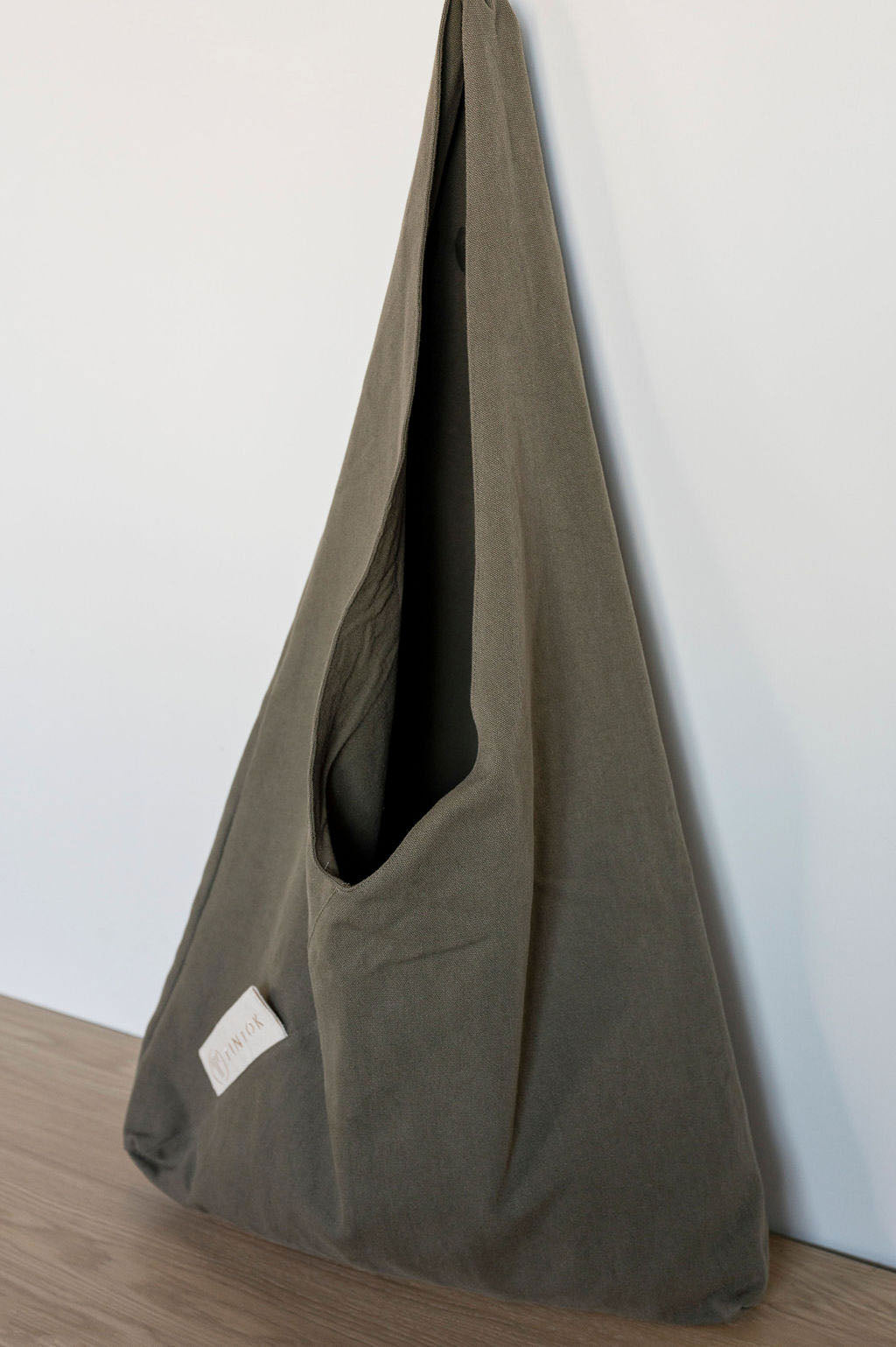 Tira oversized triangle canvas taske, Khaki – Tintok